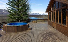 Gorgeous Riverside Lodge In The South Of Iceland